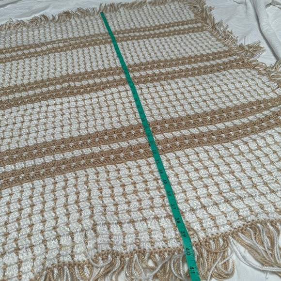 Hand knit handmade blanket throw afghan white tan beige neutral square granny - Picture 5 of 10